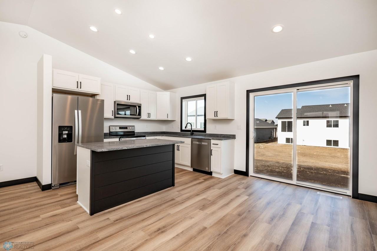 6729 67 Street South #1 - Photo 3 of 20