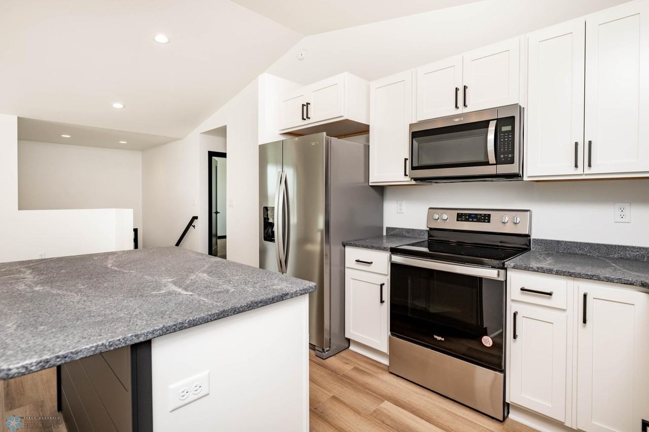 6729 67 Street South #1 - Photo 4 of 20