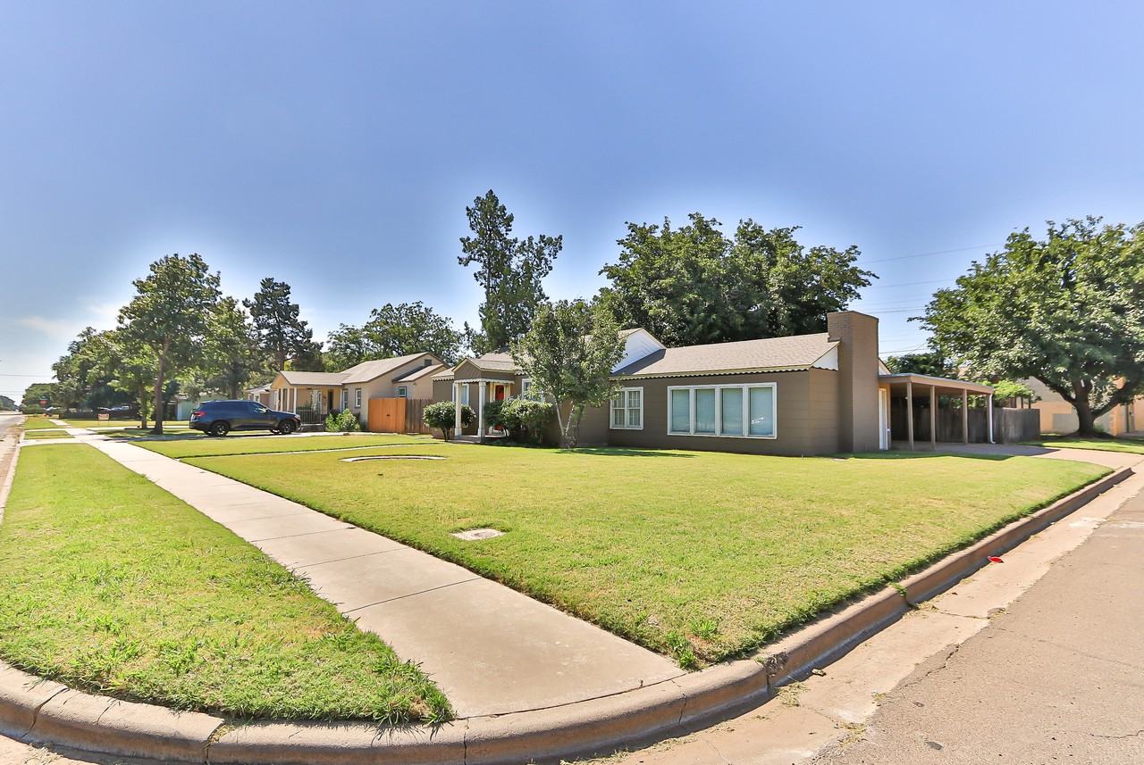 2517 33rd Street - Photo 6 of 50