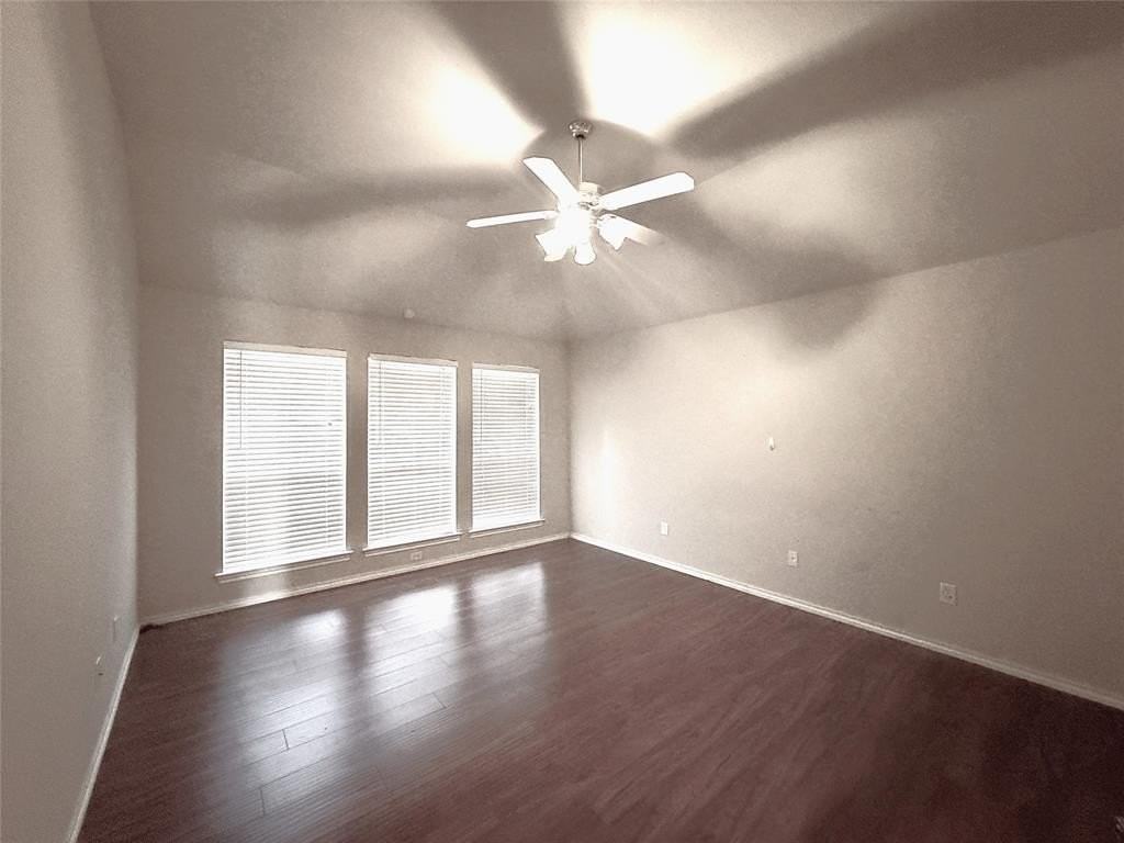 8832 Fayetteville Dr - Photo 4 of 20