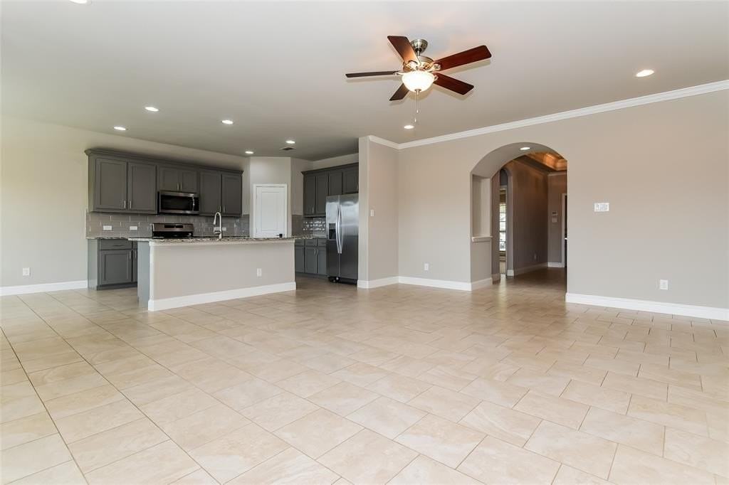 309 Peachtree Ln - Photo 6 of 16