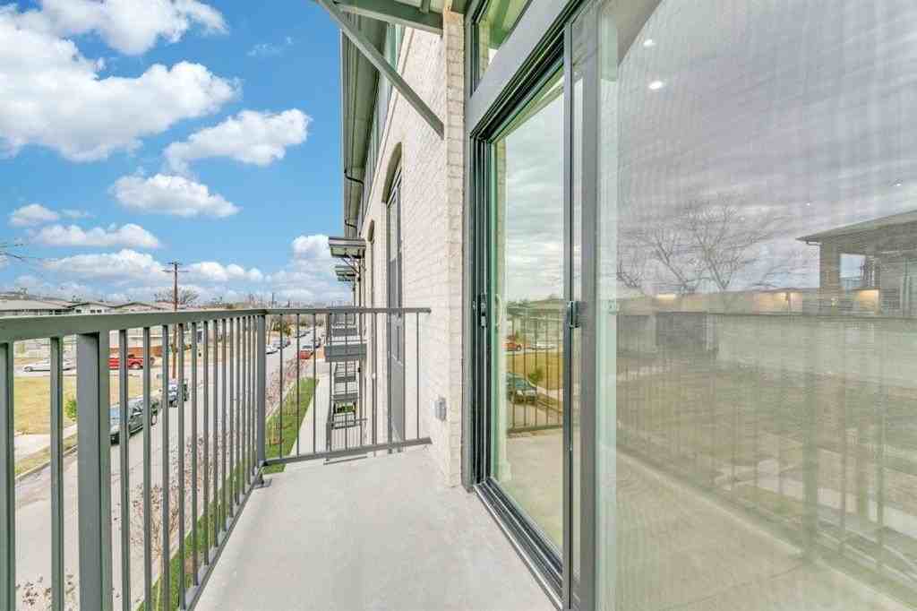 512 N Ewing Ave #302 - Photo 5 of 13