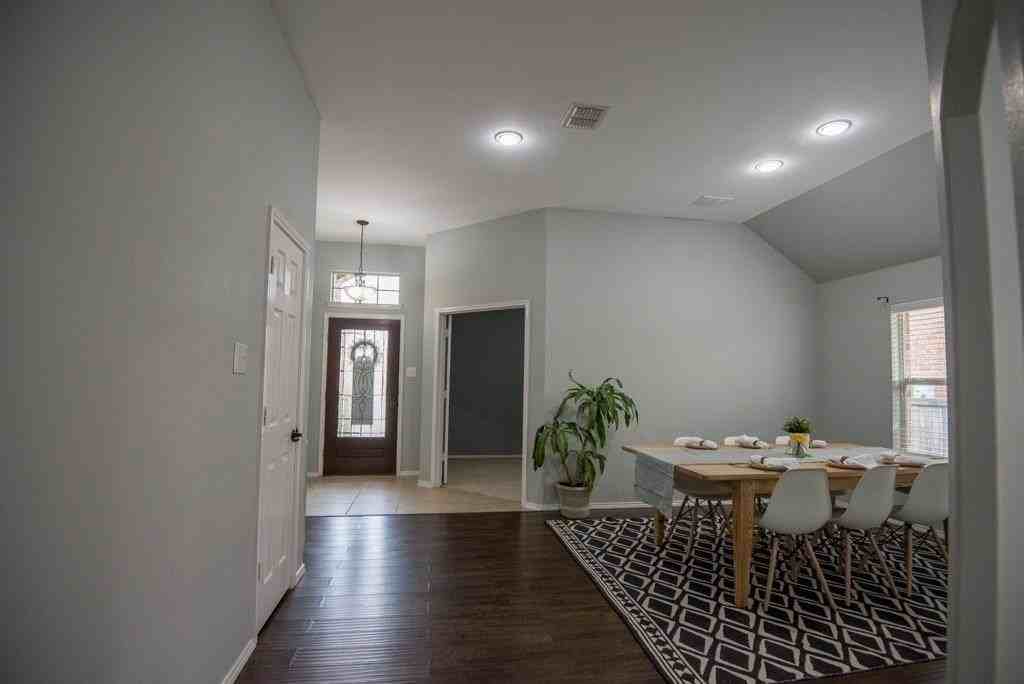 809 Hardwood Dr - Photo 5 of 21