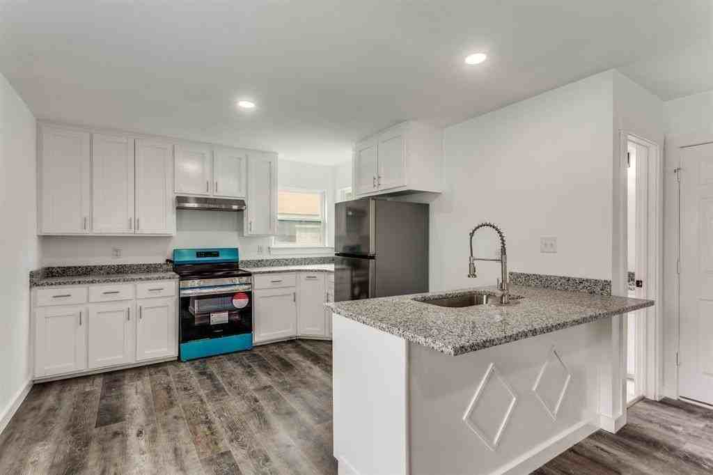 3301 8th Ave - Photo 5 of 11