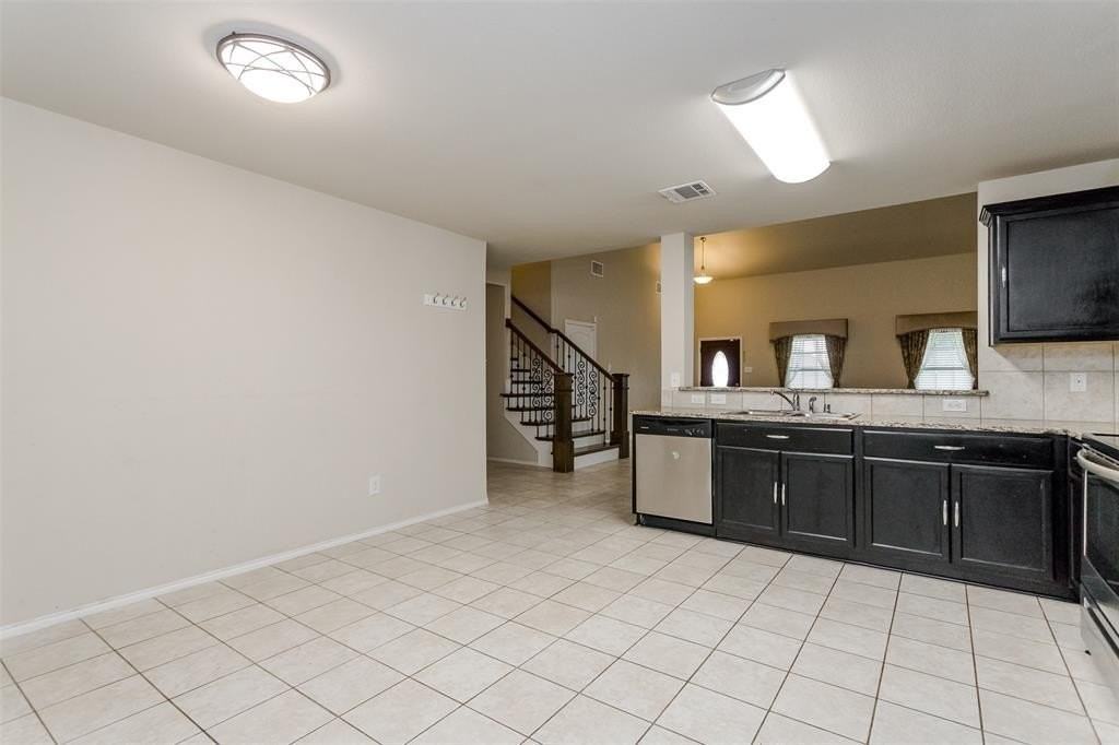 1035 Sadie Street - Photo 7 of 27