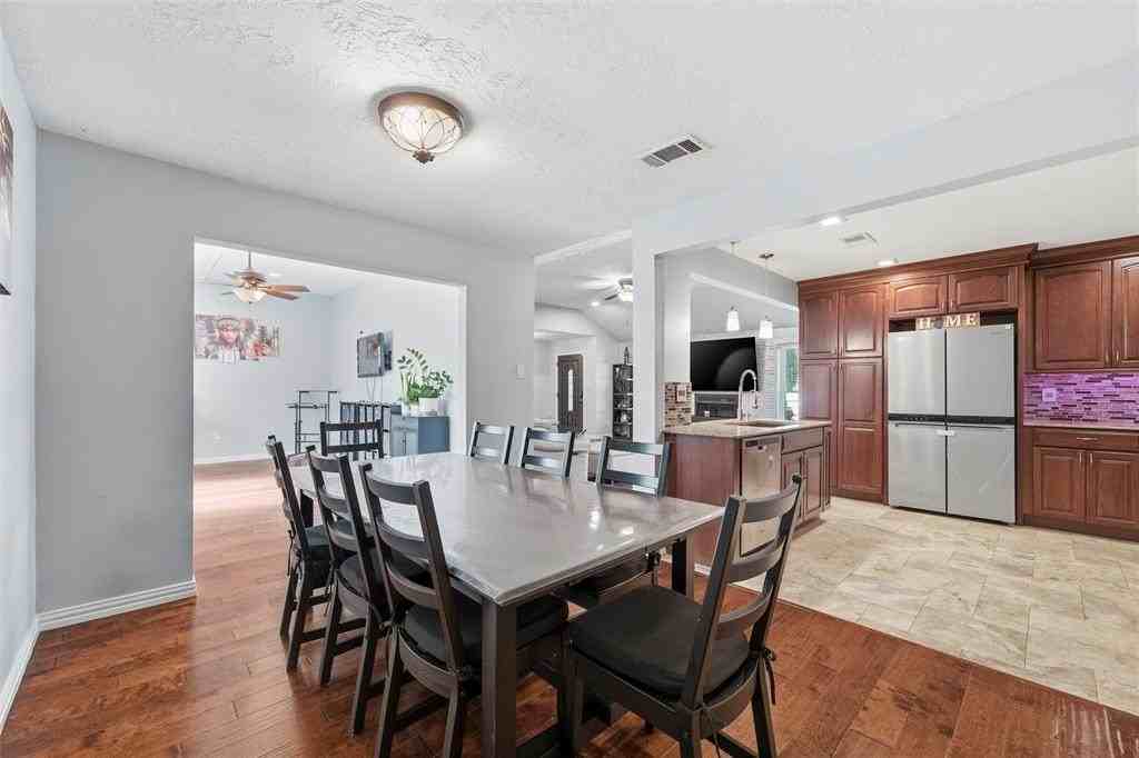 1116 Seabrook Drive - Photo 6 of 26