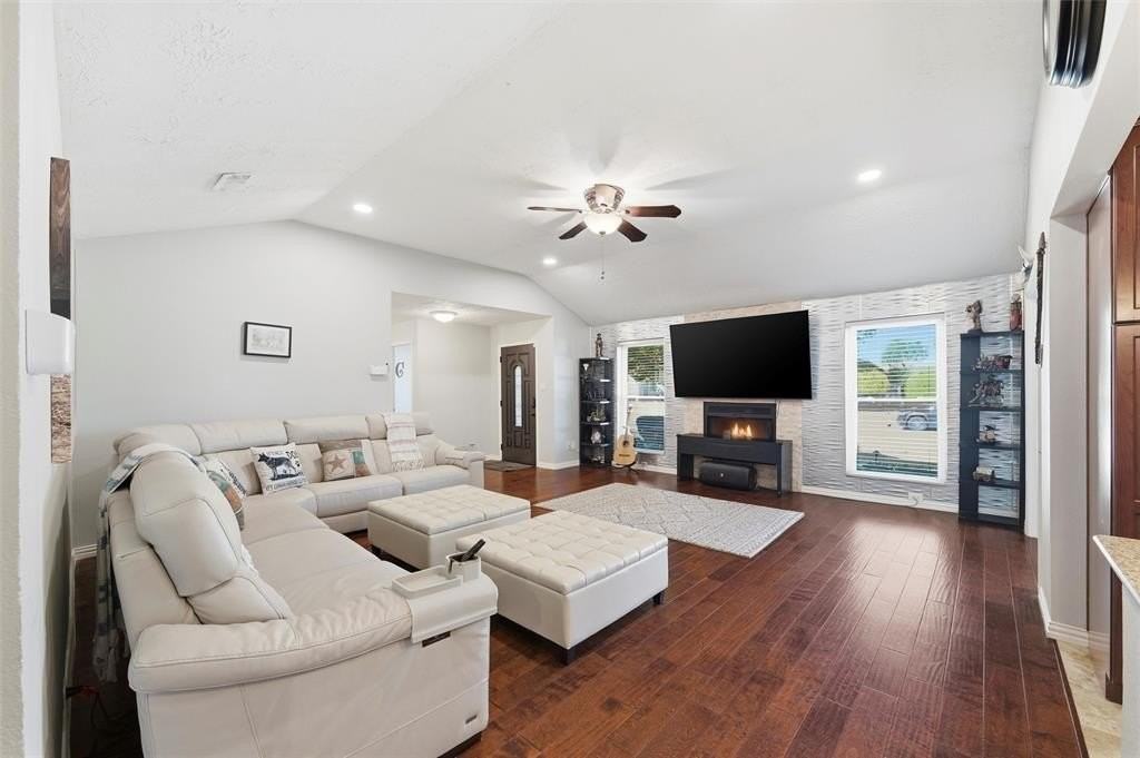 1116 Seabrook Drive - Photo 7 of 26