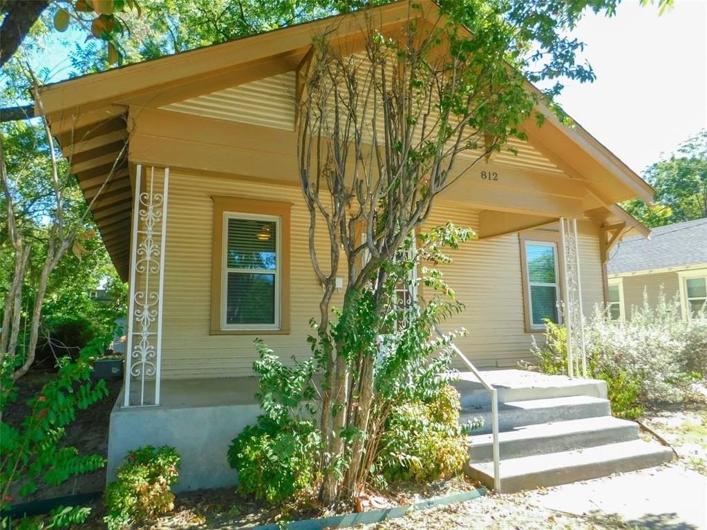 812 N Elm St - Photo 3 of 25