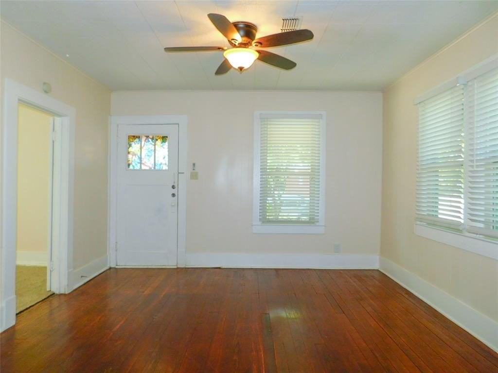 812 N Elm St - Photo 5 of 25