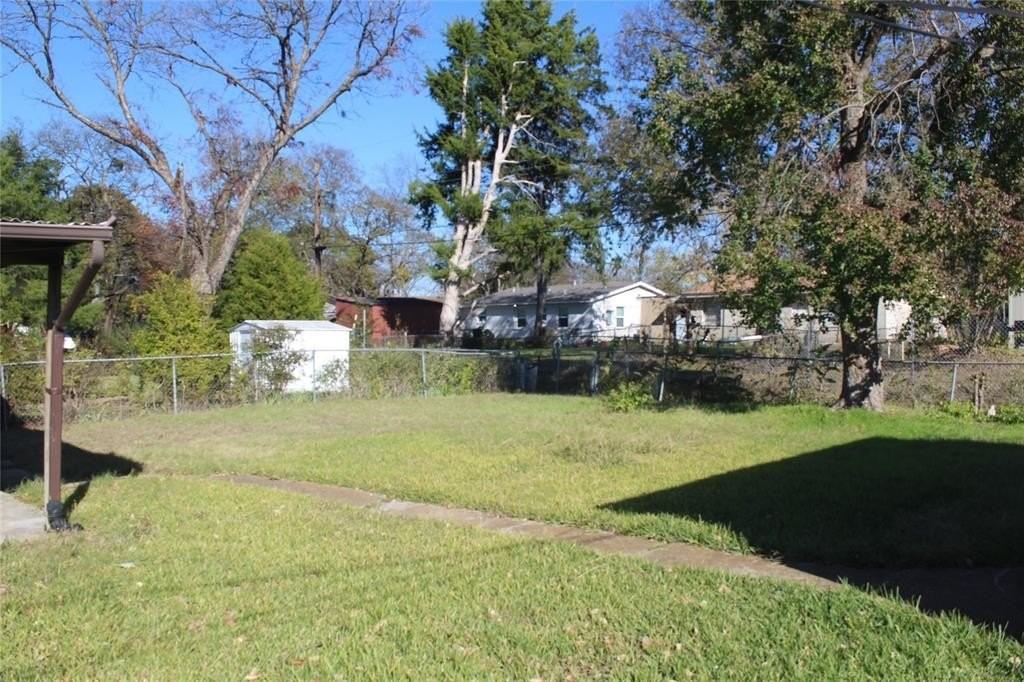 1010 Appleblossom Lane - Photo 4 of 16