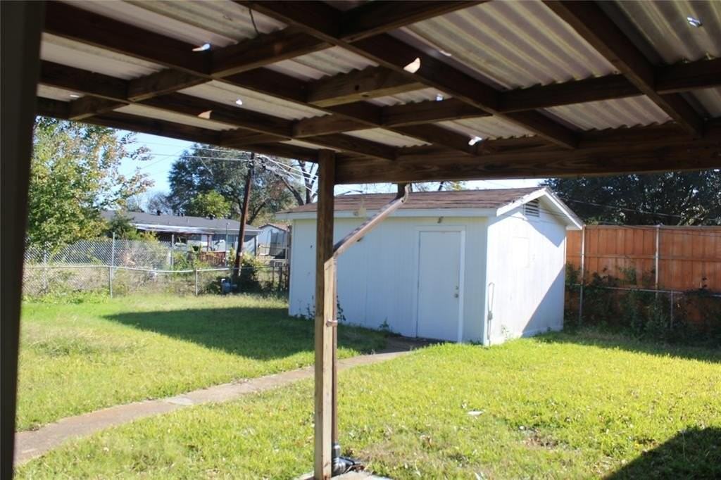 1010 Appleblossom Lane - Photo 5 of 16