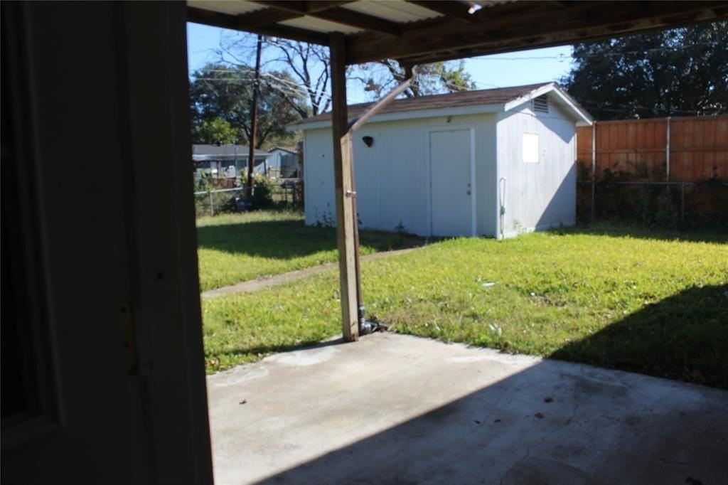 1010 Appleblossom Lane - Photo 6 of 16