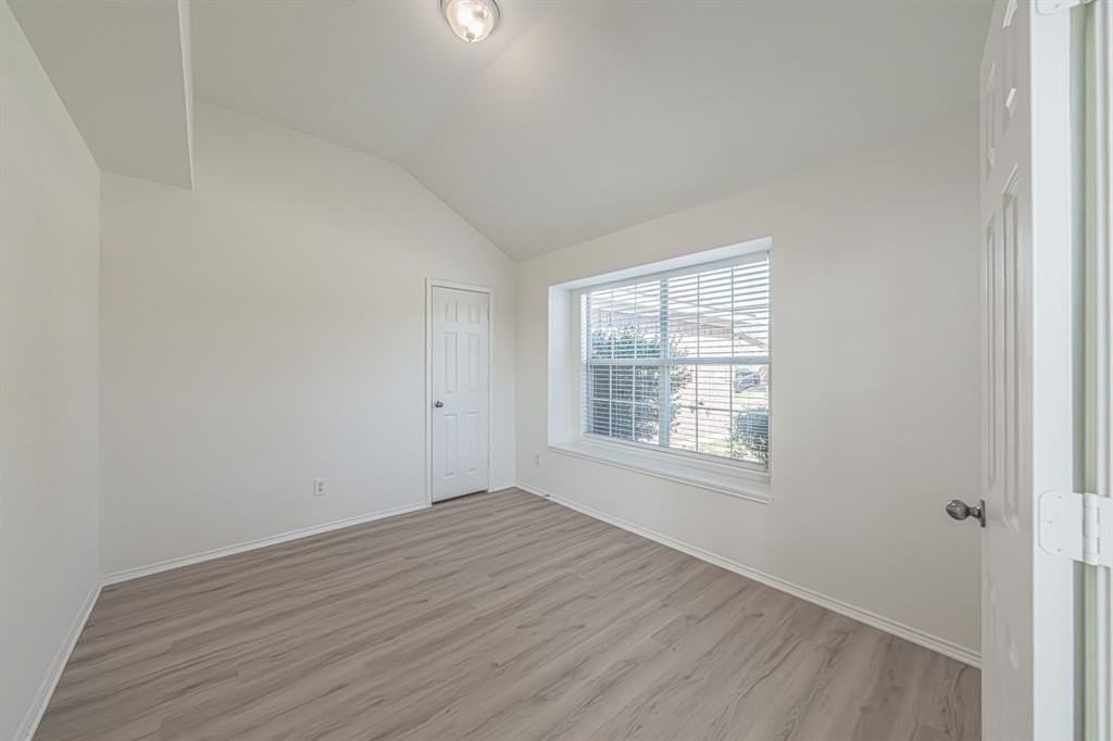 3929 Winter Springs Dr - Photo 3 of 28