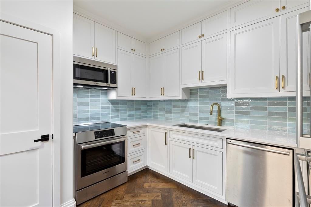 4526 Glenwick Lane - Photo 7 of 23