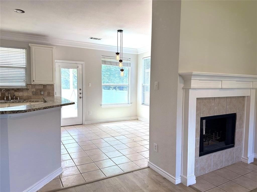 10060 Cedar Lake Drive - Photo 7 of 33