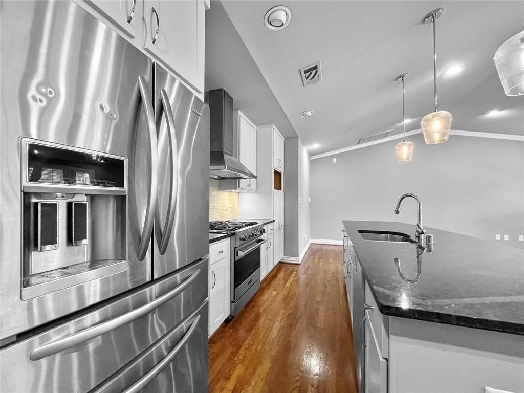 4012 Dillard Ct - Photo 3 of 15