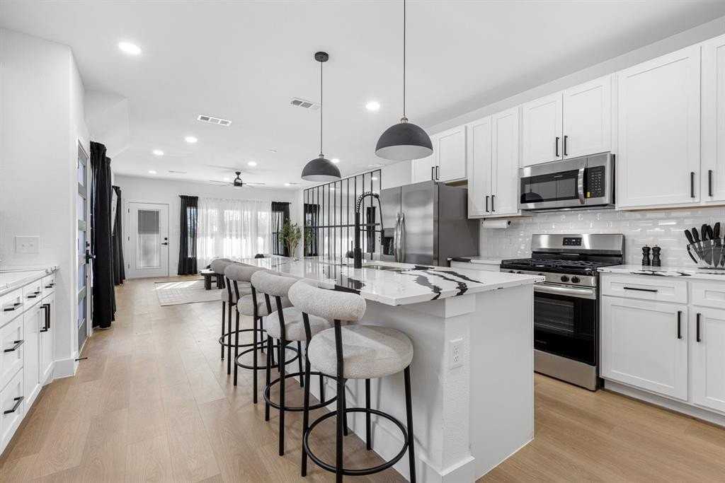 1509 Barry Avenue - Photo 2 of 38