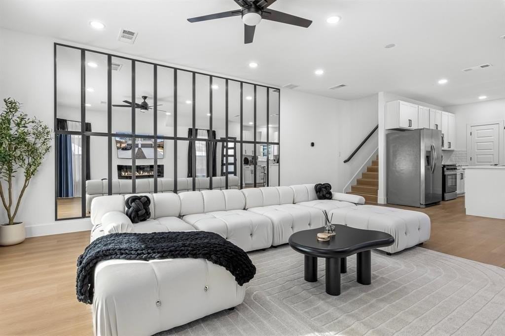 1509 Barry Avenue - Photo 7 of 38