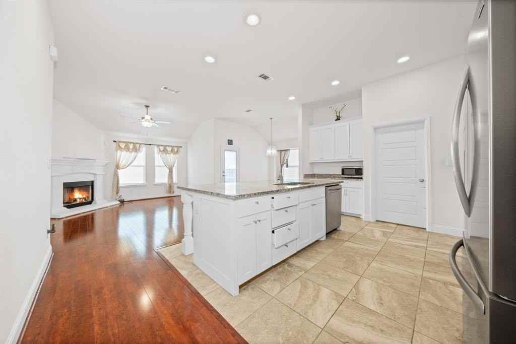 422 Stoneridge Drive - Photo 6 of 37