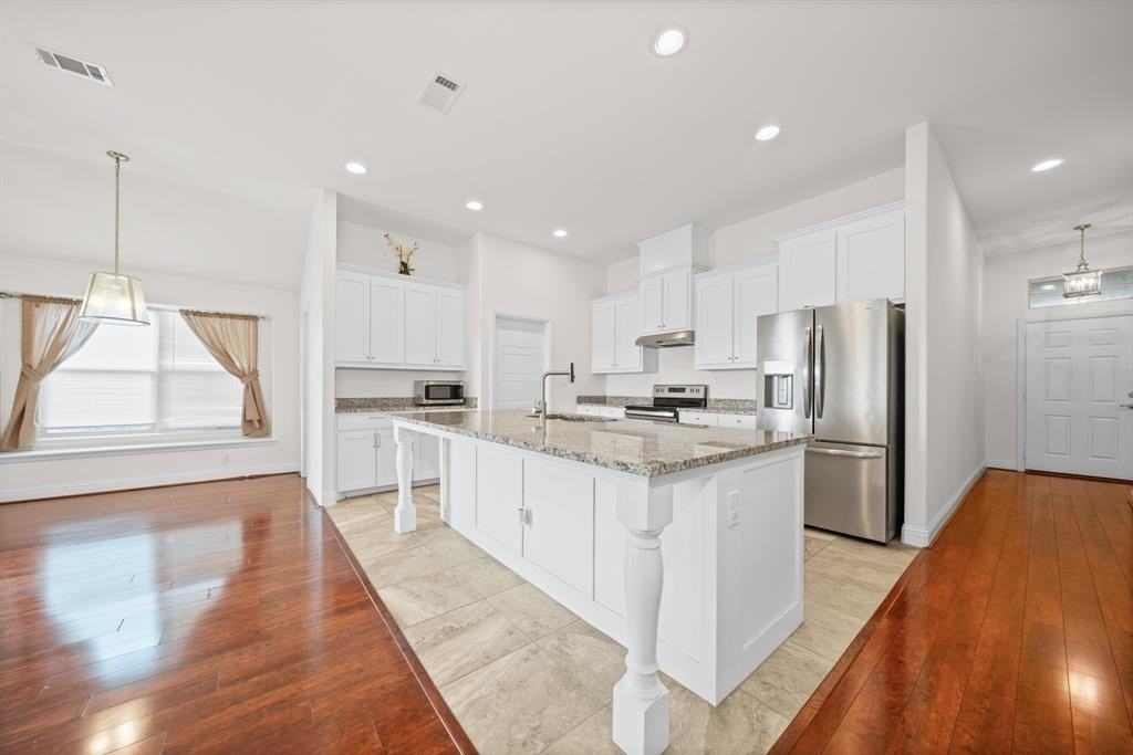 422 Stoneridge Drive - Photo 7 of 37