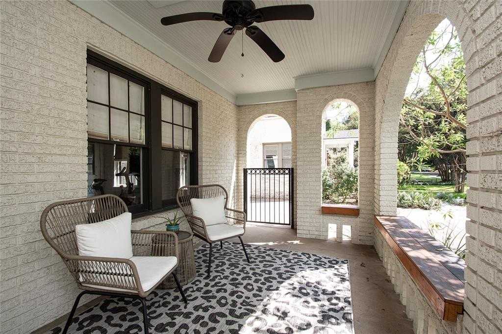 1134 N Clinton Ave - Photo 3 of 28