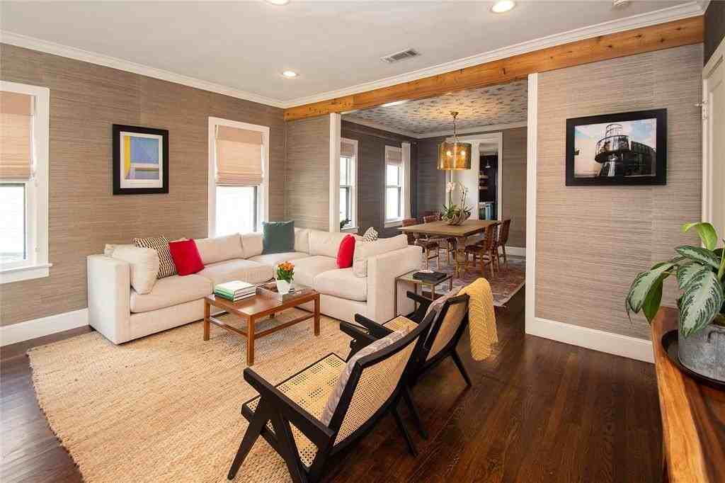 1134 N Clinton Ave - Photo 5 of 28