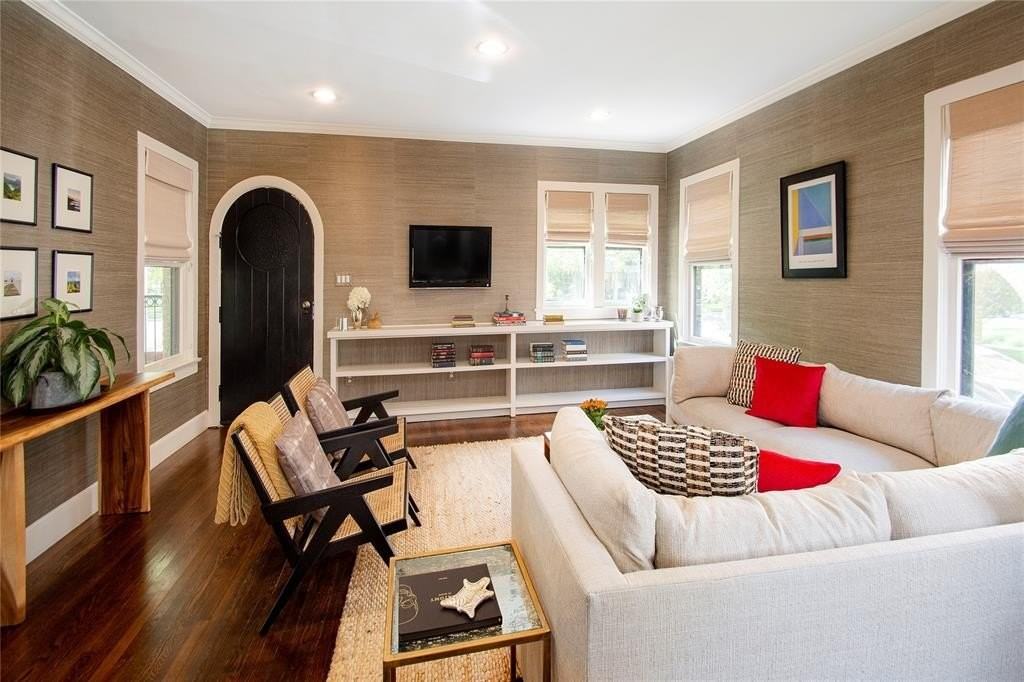 1134 N Clinton Ave - Photo 6 of 28