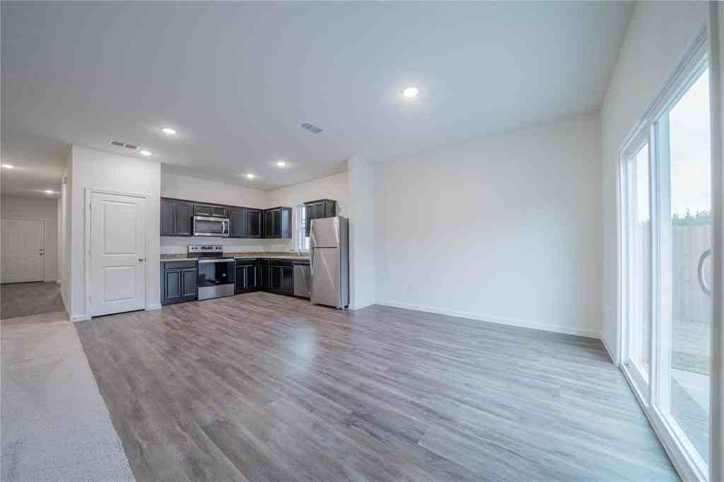 401 Indian Creek - Photo 4 of 17