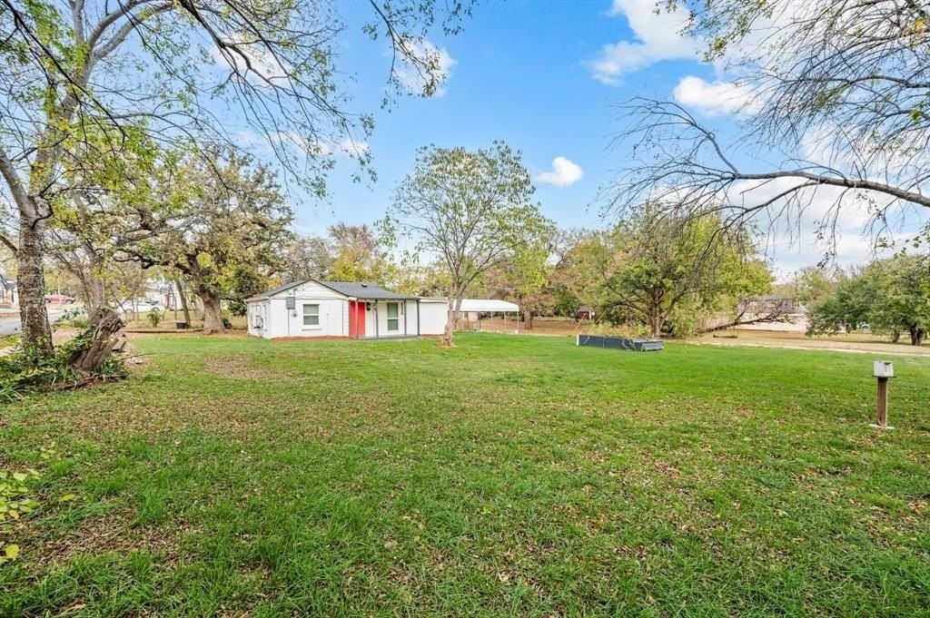 705 Moseley St - Photo 2 of 17