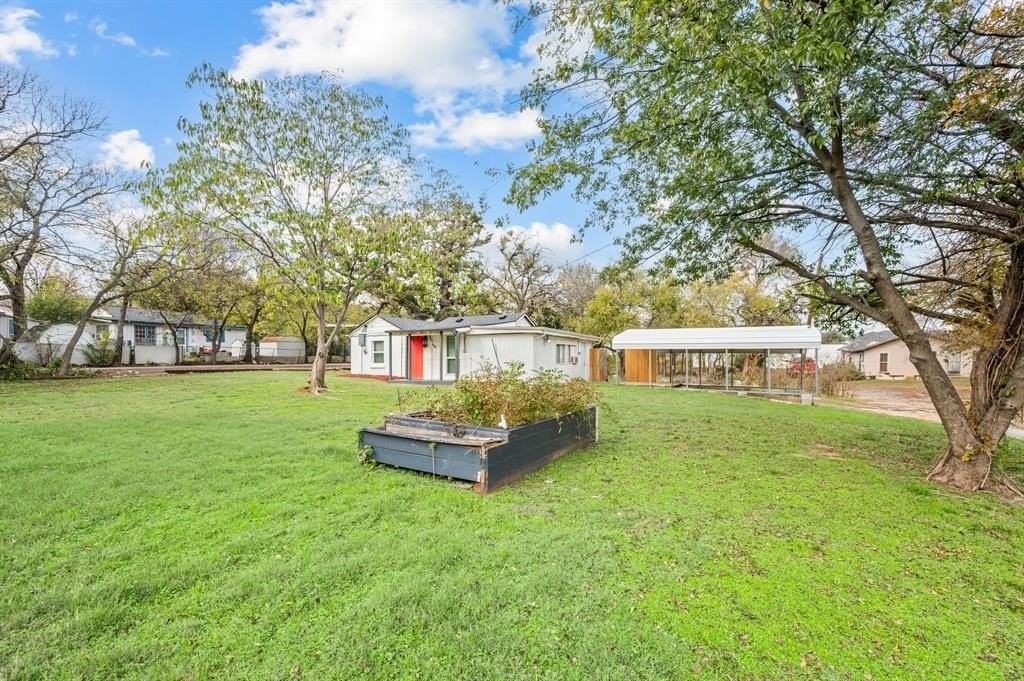 705 Moseley St - Photo 3 of 17