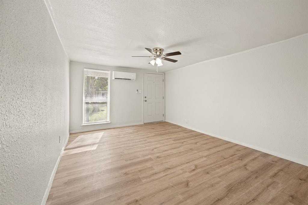 705 Moseley St - Photo 5 of 17