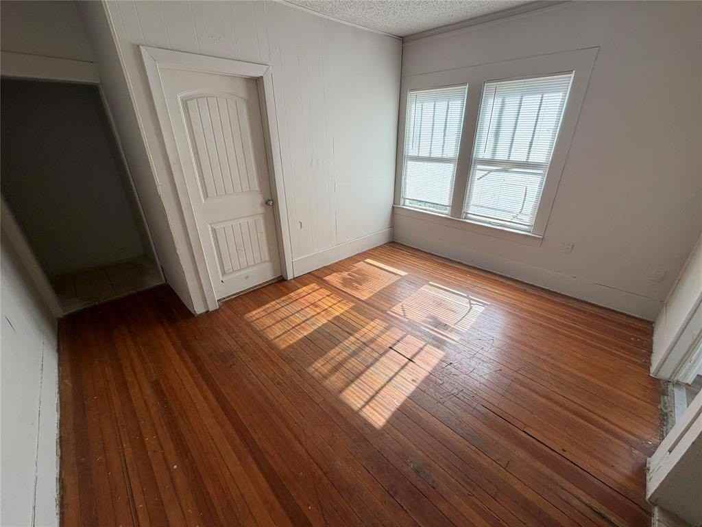 604 Elm St - Photo 5 of 11