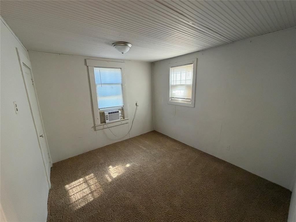 604 Elm St - Photo 6 of 11