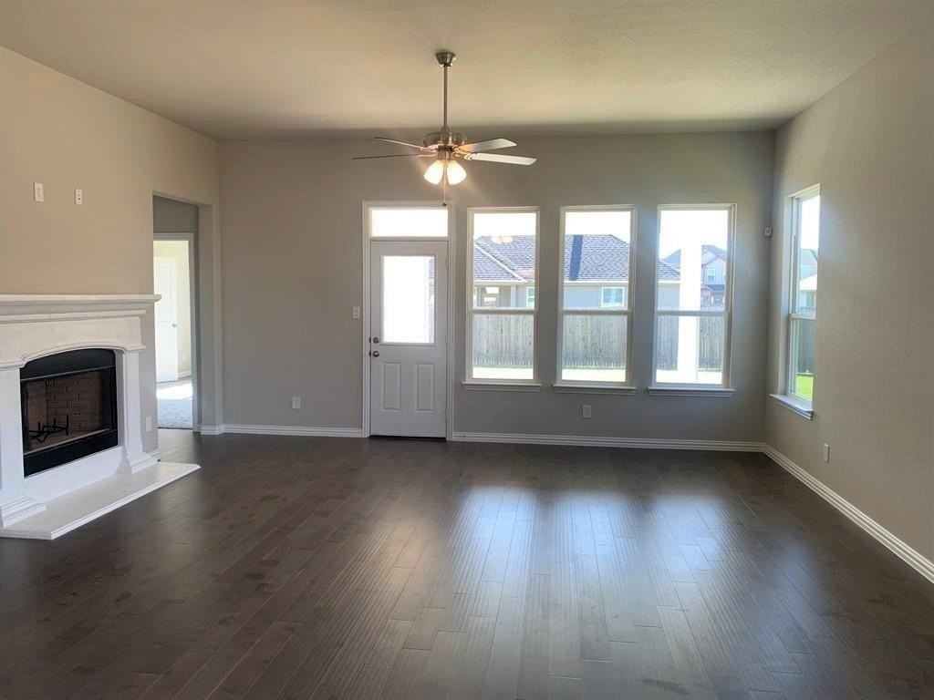 906 Gambel Dr - Photo 4 of 26