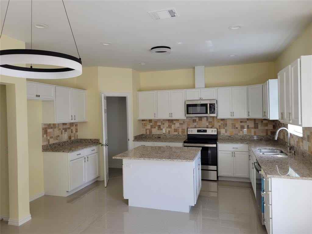 4714 Frank St - Photo 3 of 22