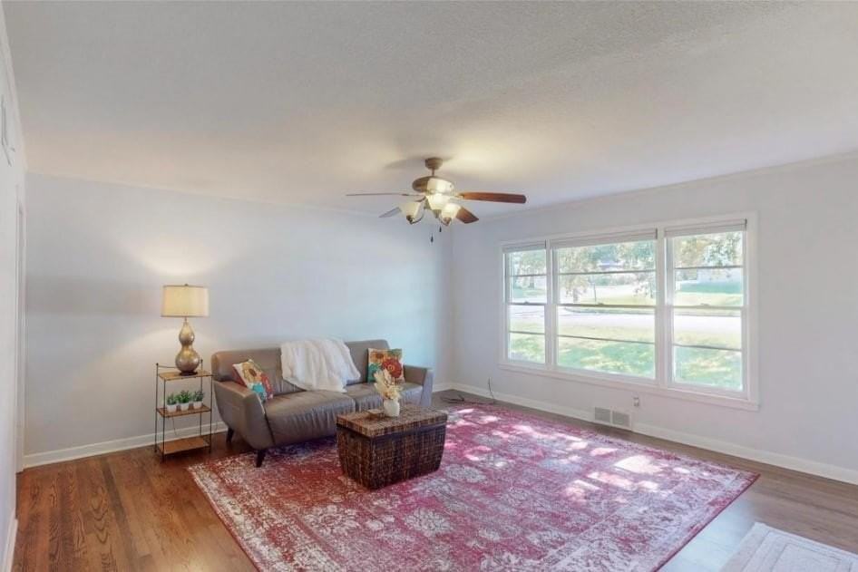 3250 Binyon Street - Photo 4 of 32