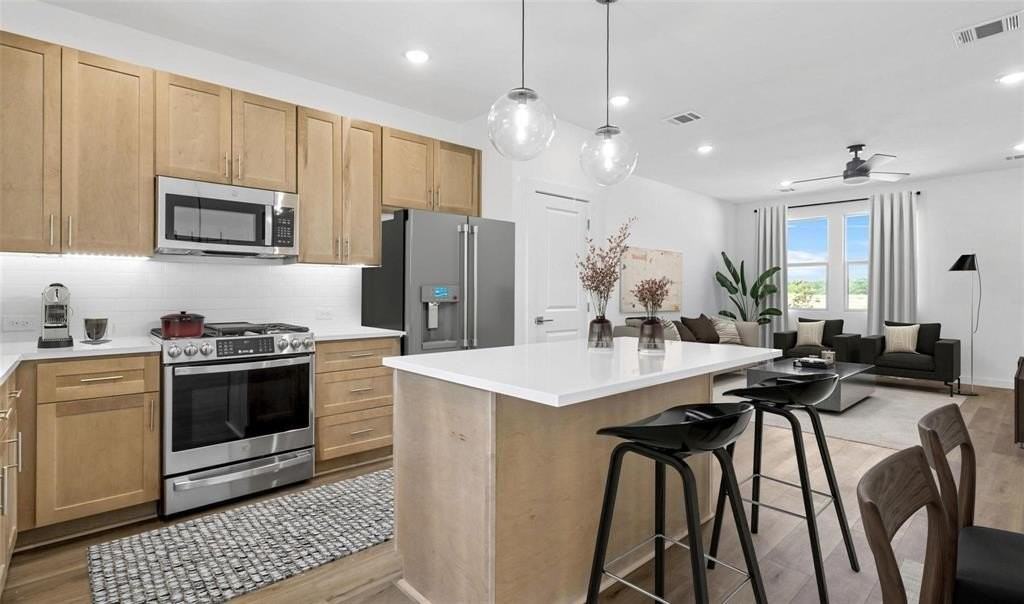 605 Ridgewood Dr - Photo 3 of 7