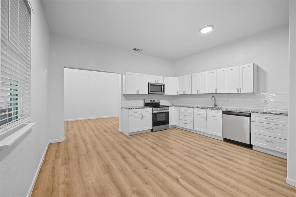 728 S Elm St - Photo 2 of 20