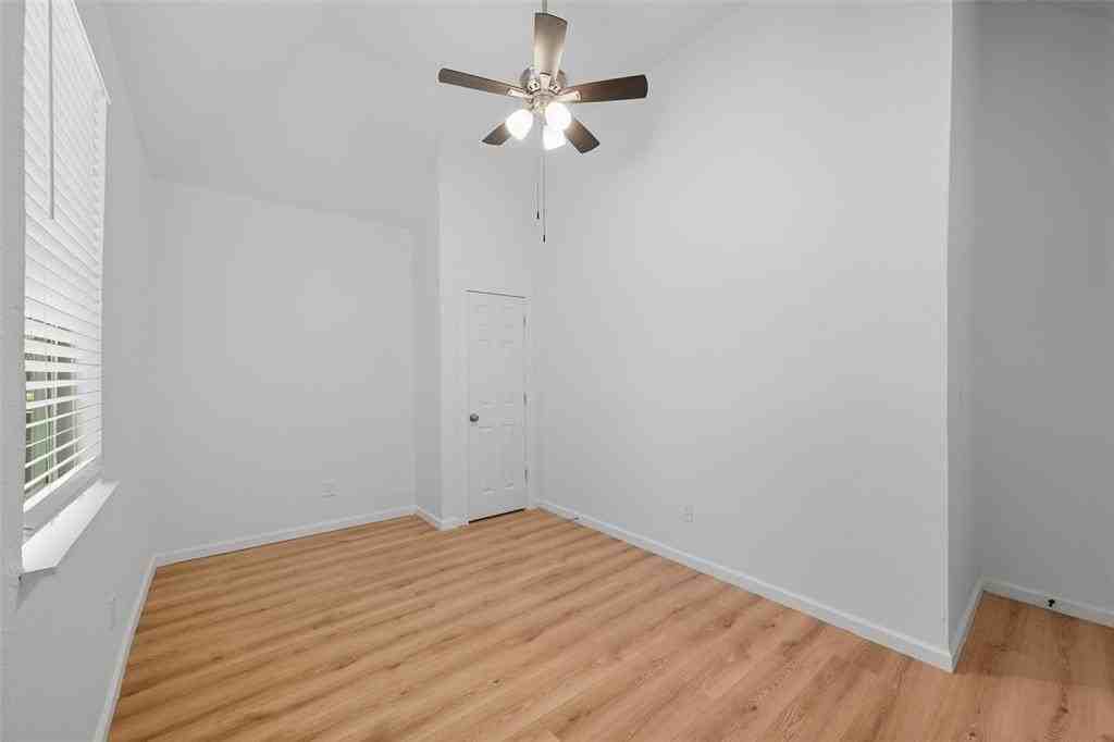 728 S Elm St - Photo 5 of 20