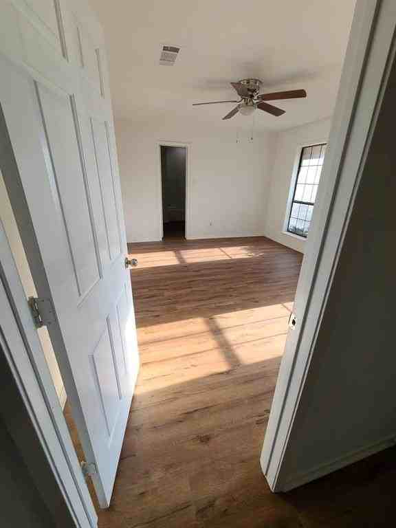 4916 Ledgestone Dr - Photo 3 of 8