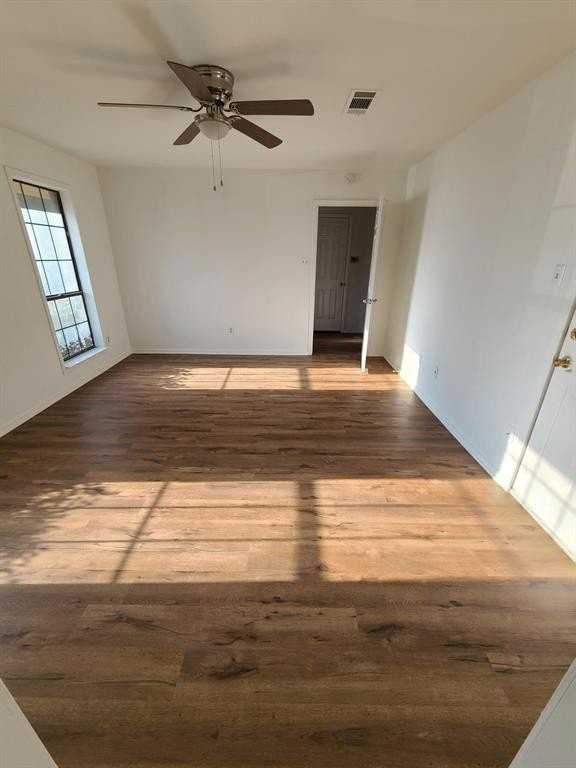 4916 Ledgestone Dr - Photo 4 of 8