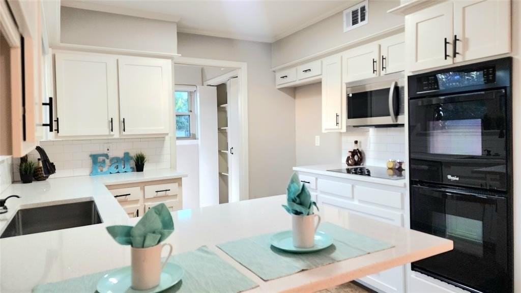 1911 Greenhaven Dr - Photo 2 of 38