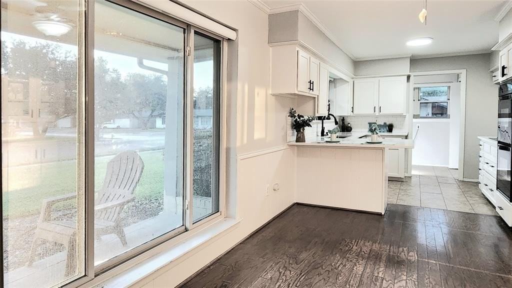 1911 Greenhaven Dr - Photo 4 of 38