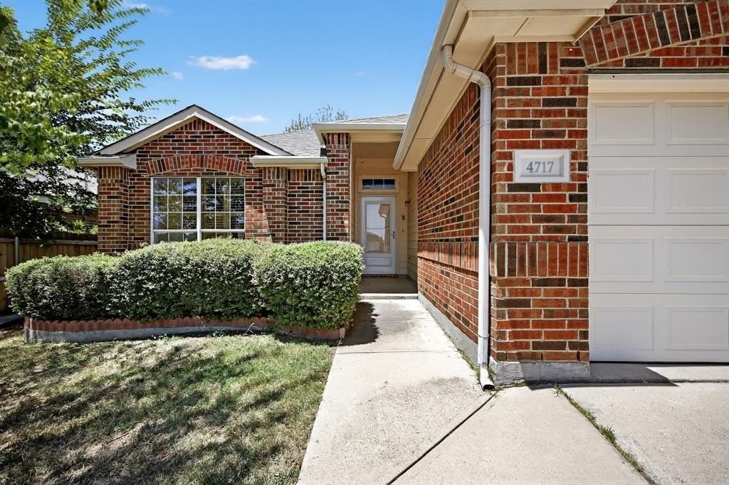 4717 Barnhill Ln - Photo 3 of 23