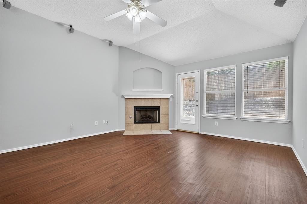 4717 Barnhill Ln - Photo 5 of 23