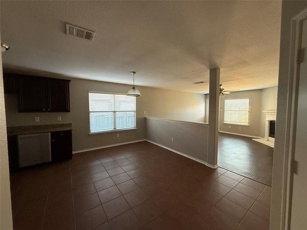 2012 Wagon Trl - Photo 2 of 18