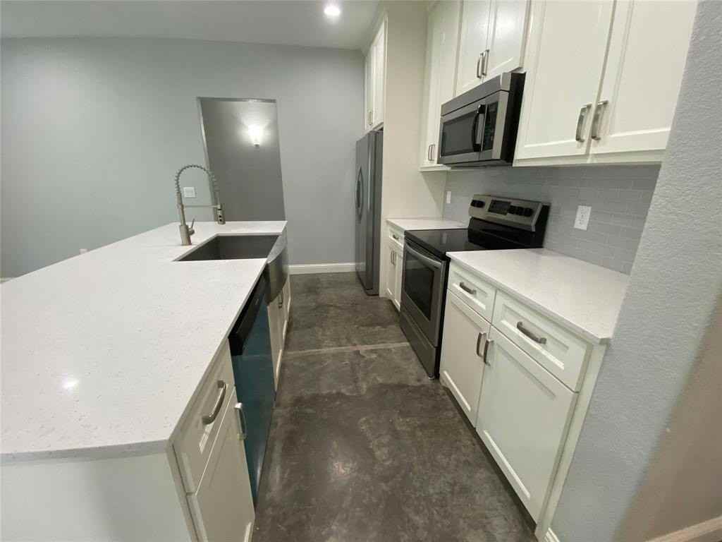 1004 South Armstrong Avenue - Photo 4 of 21