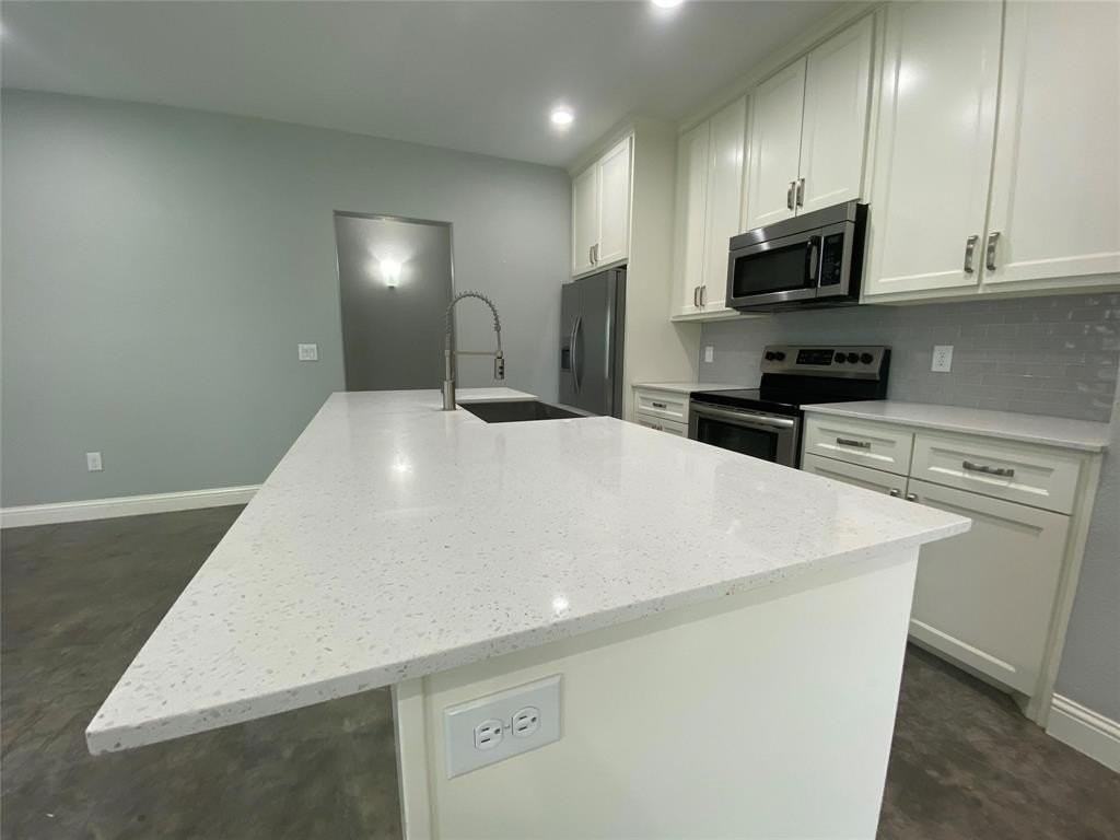 1004 South Armstrong Avenue - Photo 5 of 21