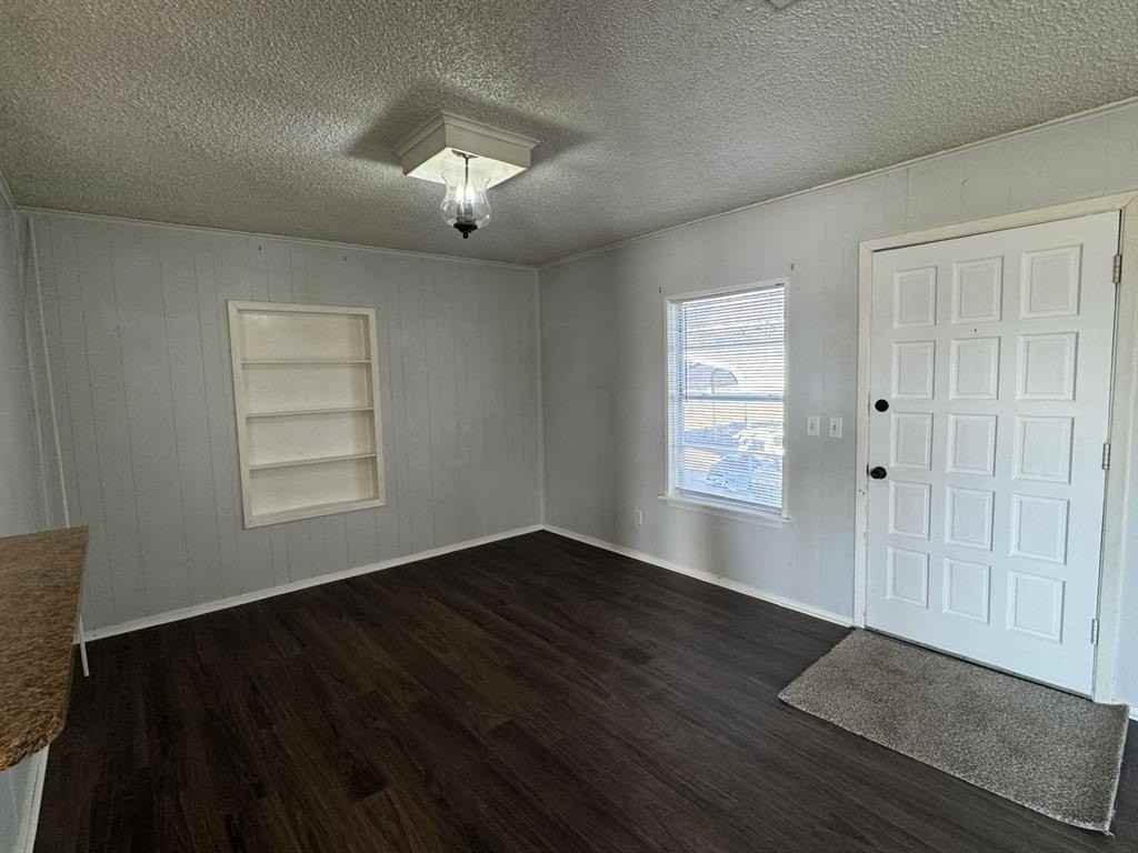 1113 East Quinlan Parkway - Photo 2 of 10