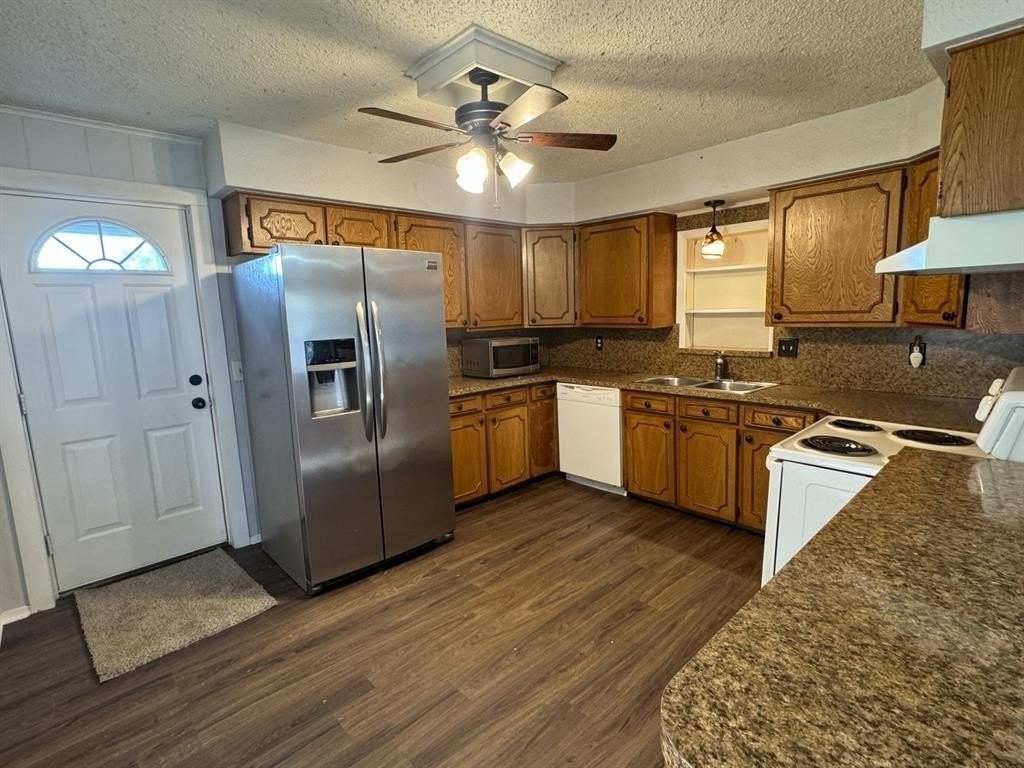 1113 East Quinlan Parkway - Photo 4 of 10